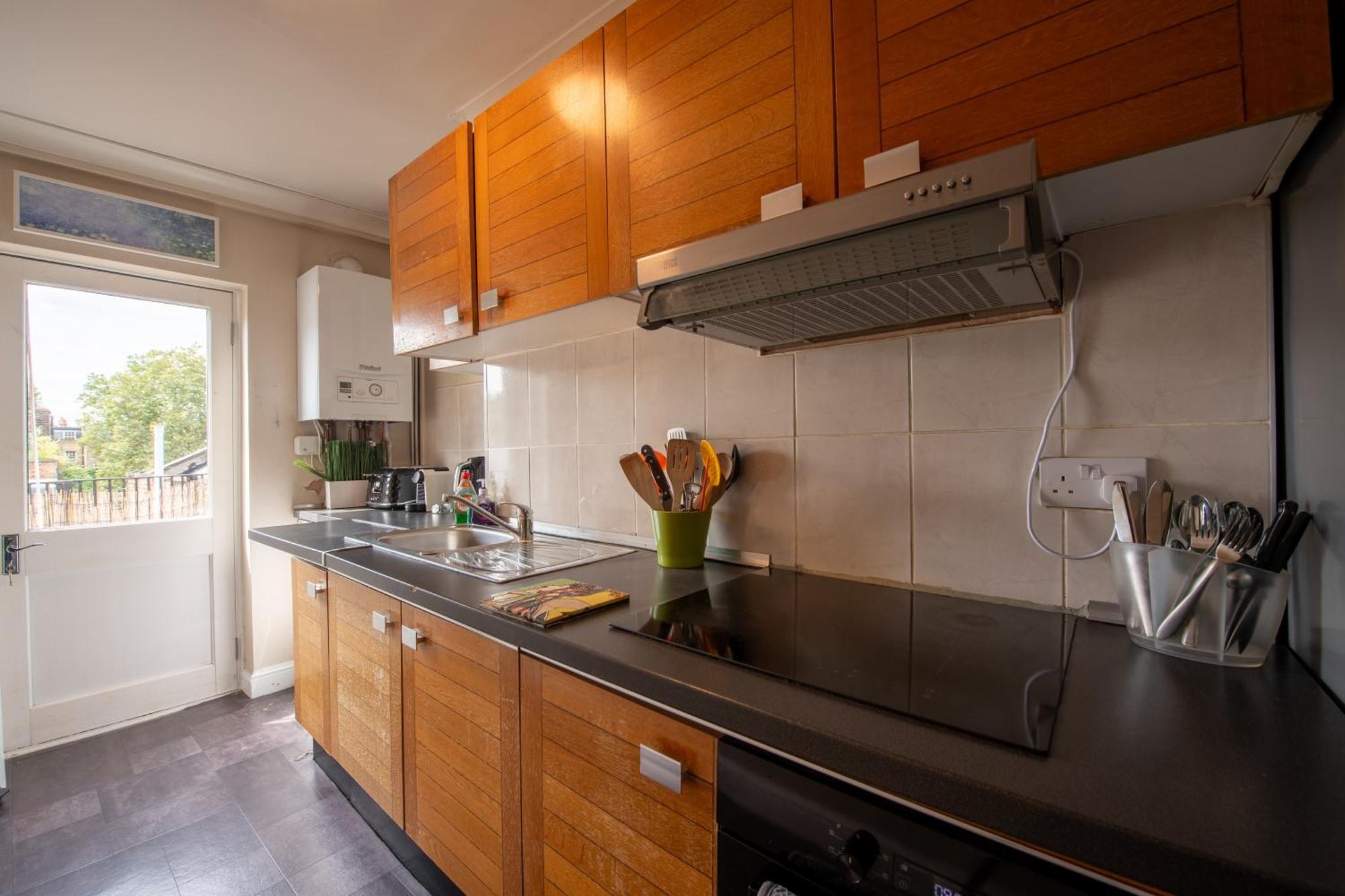 Modernised Apartments 1 And 2 Bedrooms Option Terrace And Balcony High Street Лондон Экстерьер фото